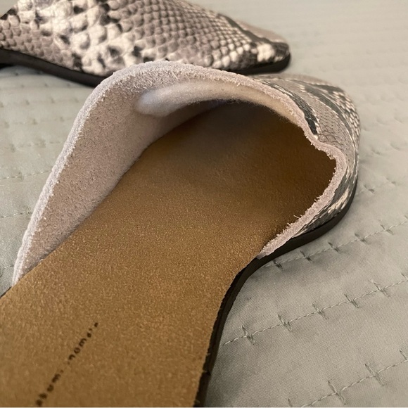 U. No. 5 Women’s Leather Snake Skin Mules - Picture 3 of 4